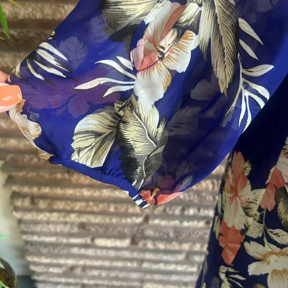 Lulu's Blue Floral Shifting Dears Cold Shoulder   Tunic Dress Size Small - Picture 5 of 8